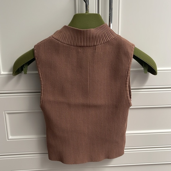 Babaton Aritzia tan Sculpt Knitted Mock neck Ribbed Cropped Tank Top XXS - Picture 5 of 5